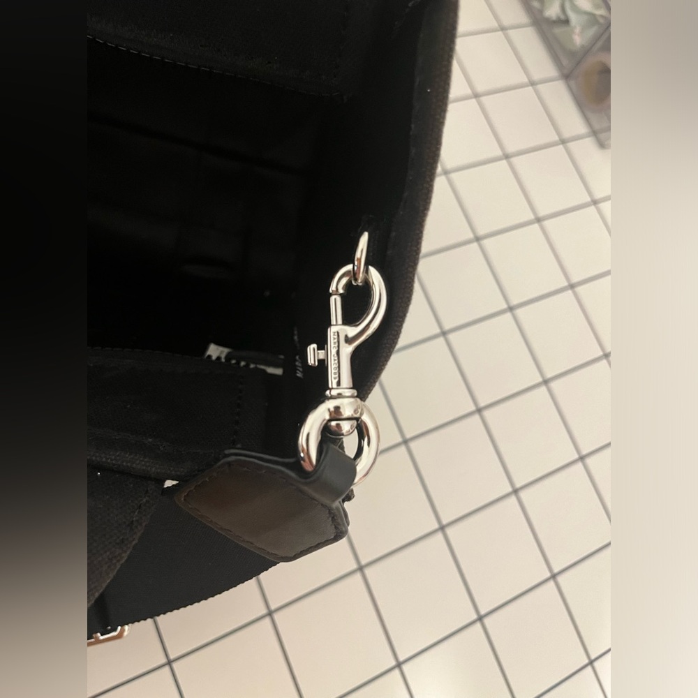 Marc Jacobs: The Tote Bag (Canvas Black & White Small) 🤍 - Picture 6 of 14